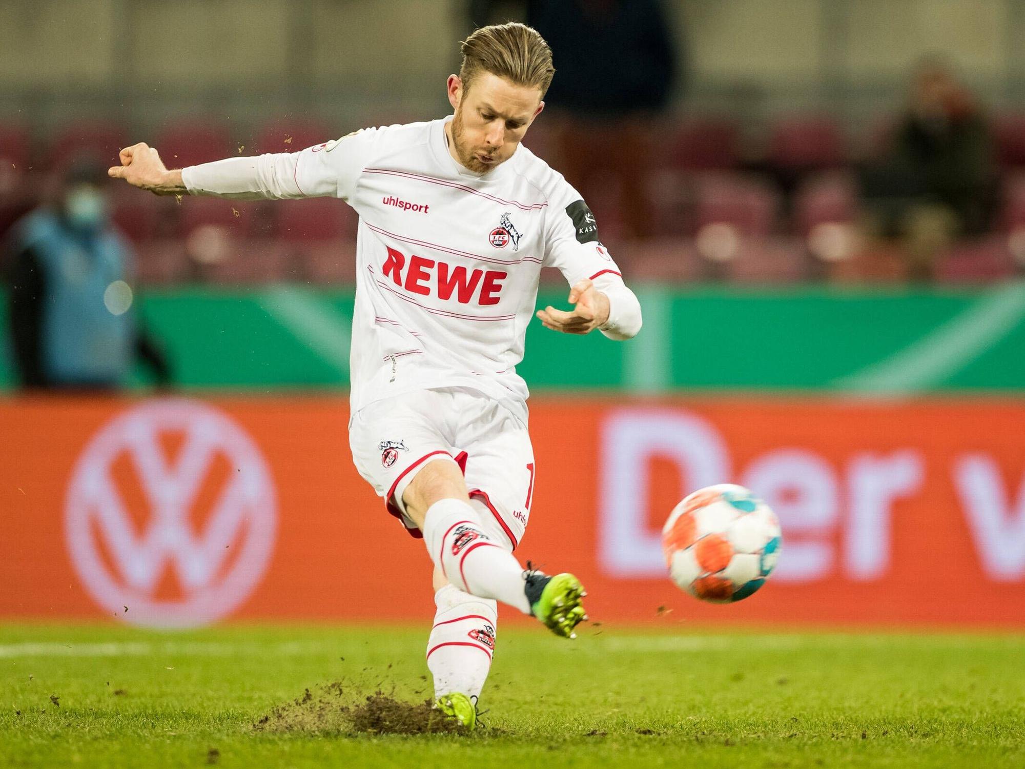 Florian Kainz bei der Ausführung seines Elfmeters.