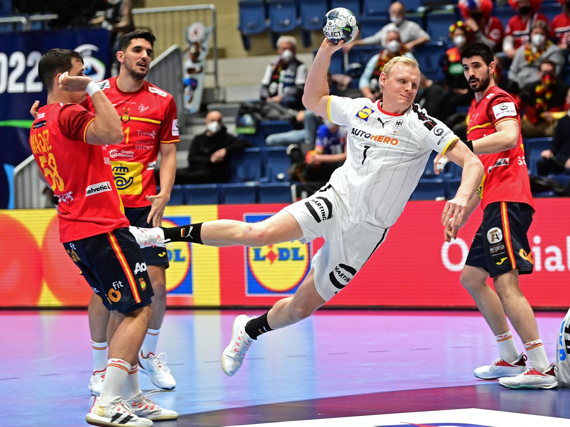 DHB-Kreisläufer Patrick Wiencek kam gegen Spanien am 20. Januar 2022 selten so frei zum Wurf.