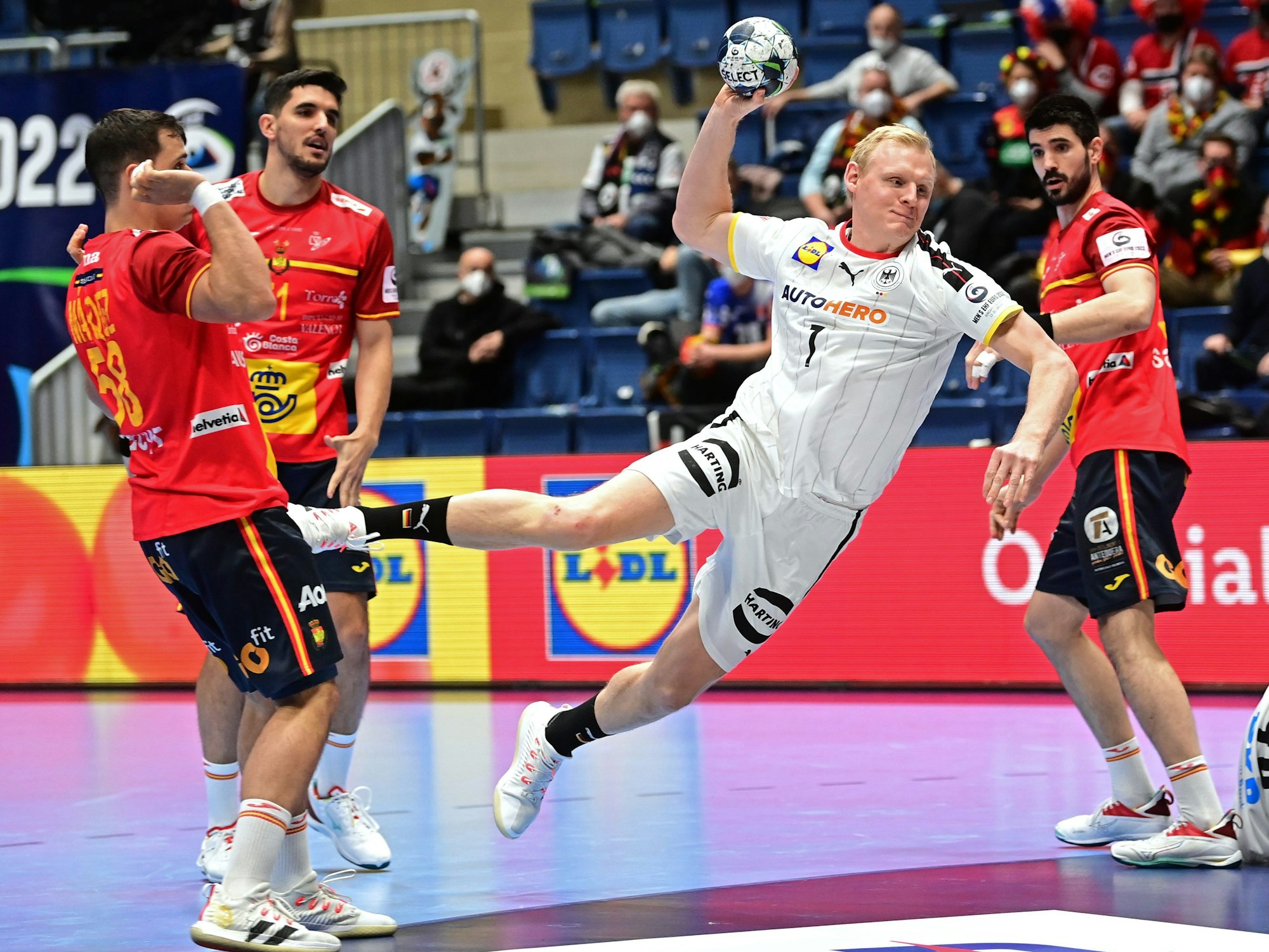 DHB-Kreisläufer Patrick Wiencek kam gegen Spanien am 20. Januar 2022 selten so frei zum Wurf.