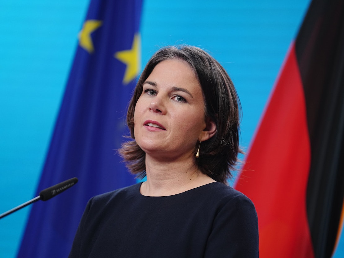 Außenministerin Annalena Baerbock fordert Russland zur Deeskalation auf.