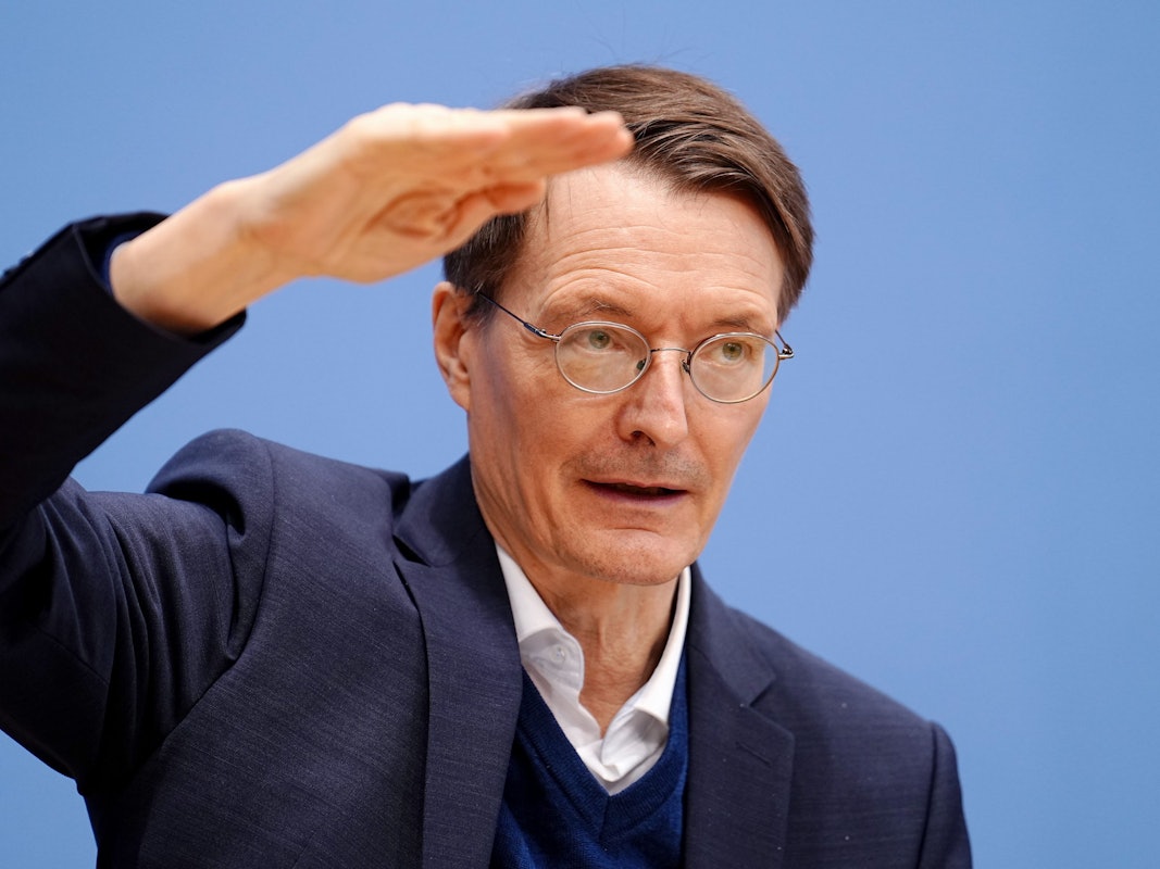 Karl Lauterbach (SPD), Bundesminister für Gesundheit, äußert sich in der Bundespressekonferenz zur aktuellen Corona-Lage. Foto vom 14. Januar 2022.