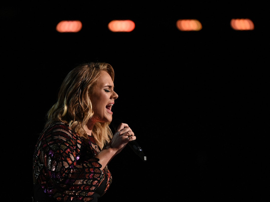 Die Sängerin Adele bei einem Auftritt am 12. Februar 2017 in Los Angeles.