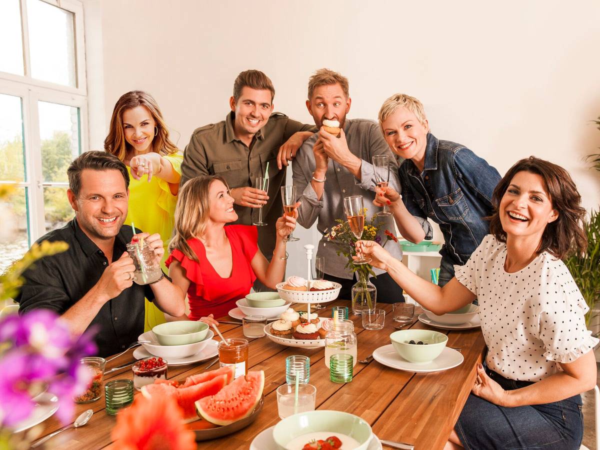 Das Team des SAT.1 Frühstücksfernsehen: Matthias Killing; Annika Lau; Alina Merkau; Chris Wackert; Daniel Boschmann; Karen Heinrichs; Marlene Lufen. Das Bild wurde am 22.10.2021 aufgenommen.