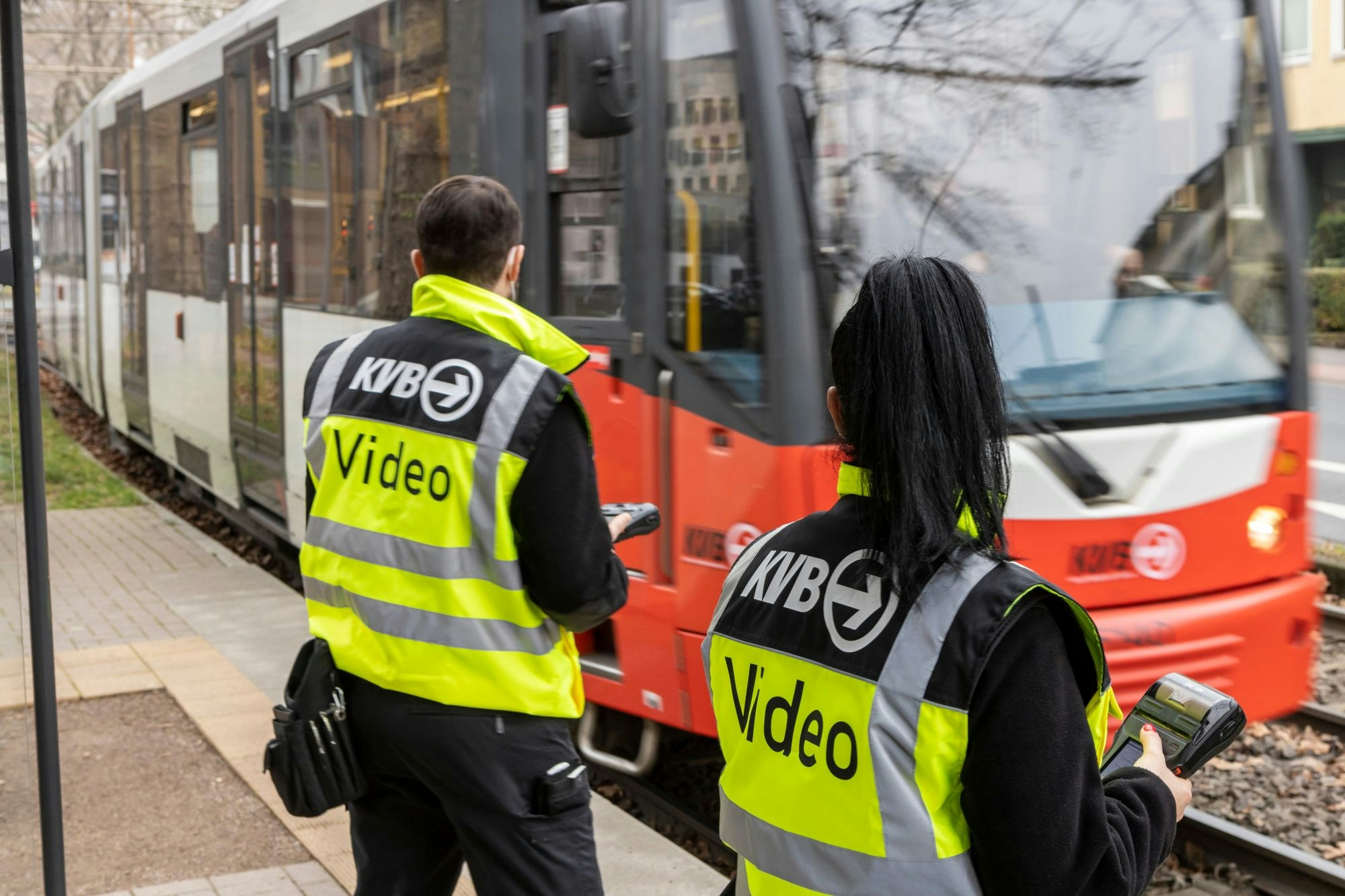 Die KVB startet am 24. Januar ein einjähriges Pilotprojekt mit Bodycams für die Mitarbeiter.