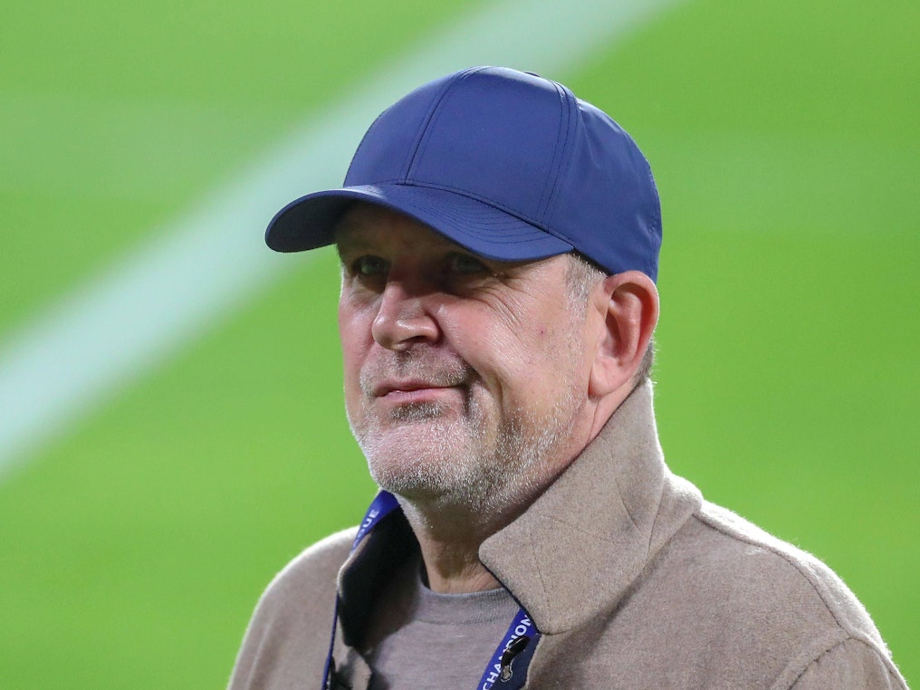 Geschäftsführer Jörg Schmadtke vor einem Champions-League-Spiel des VfL Wolfsburg.