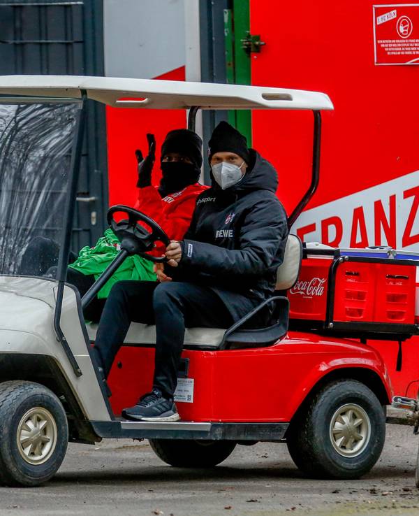 Anthony Modeste fährt vom Training in die Kabine.