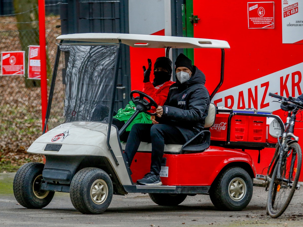 Anthony Modeste fährt vom Training in die Kabine.