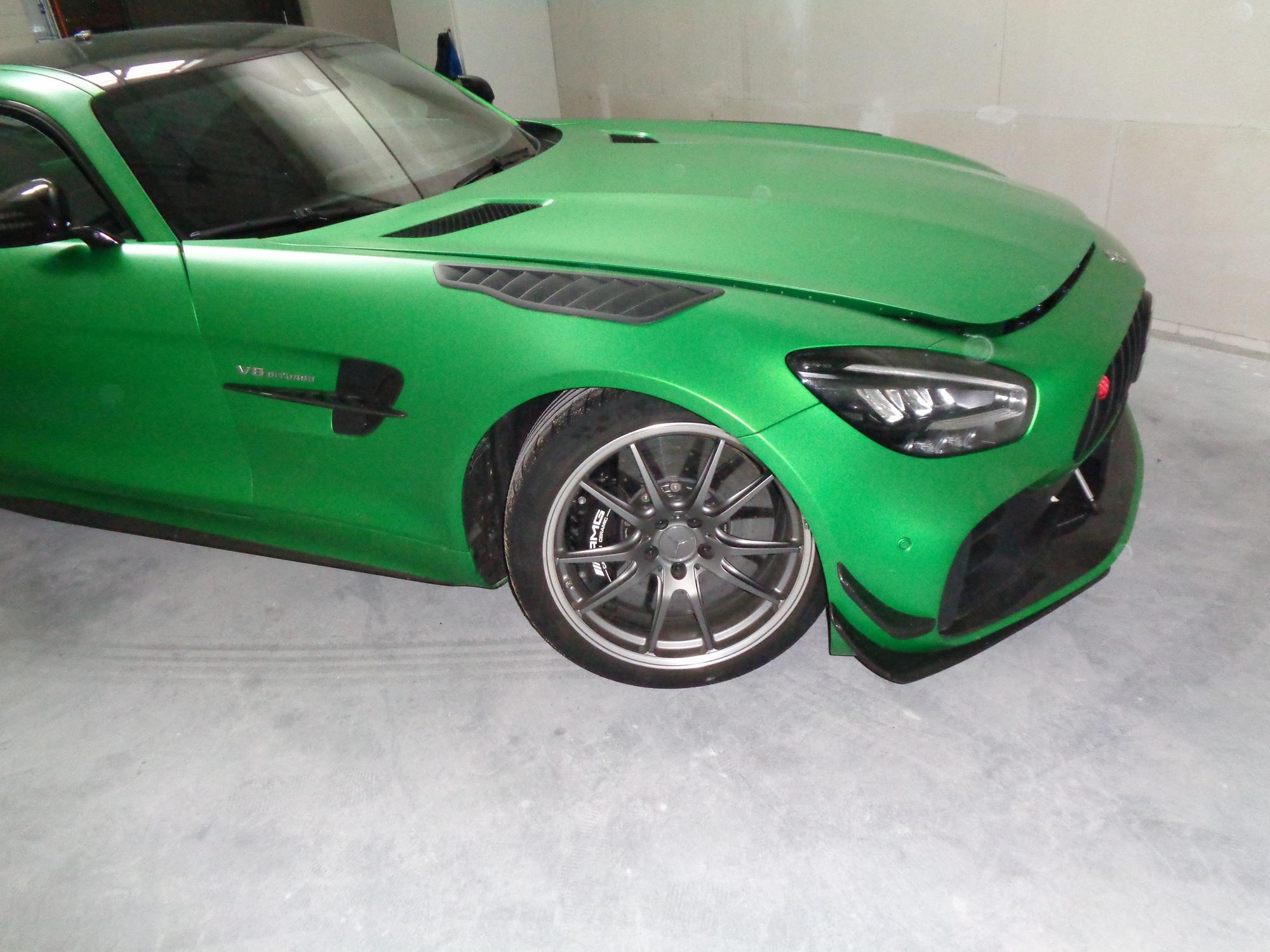Grüner Luxuswagen von Mercedes, den die Polizei Osnabrück sichergestellt hat.