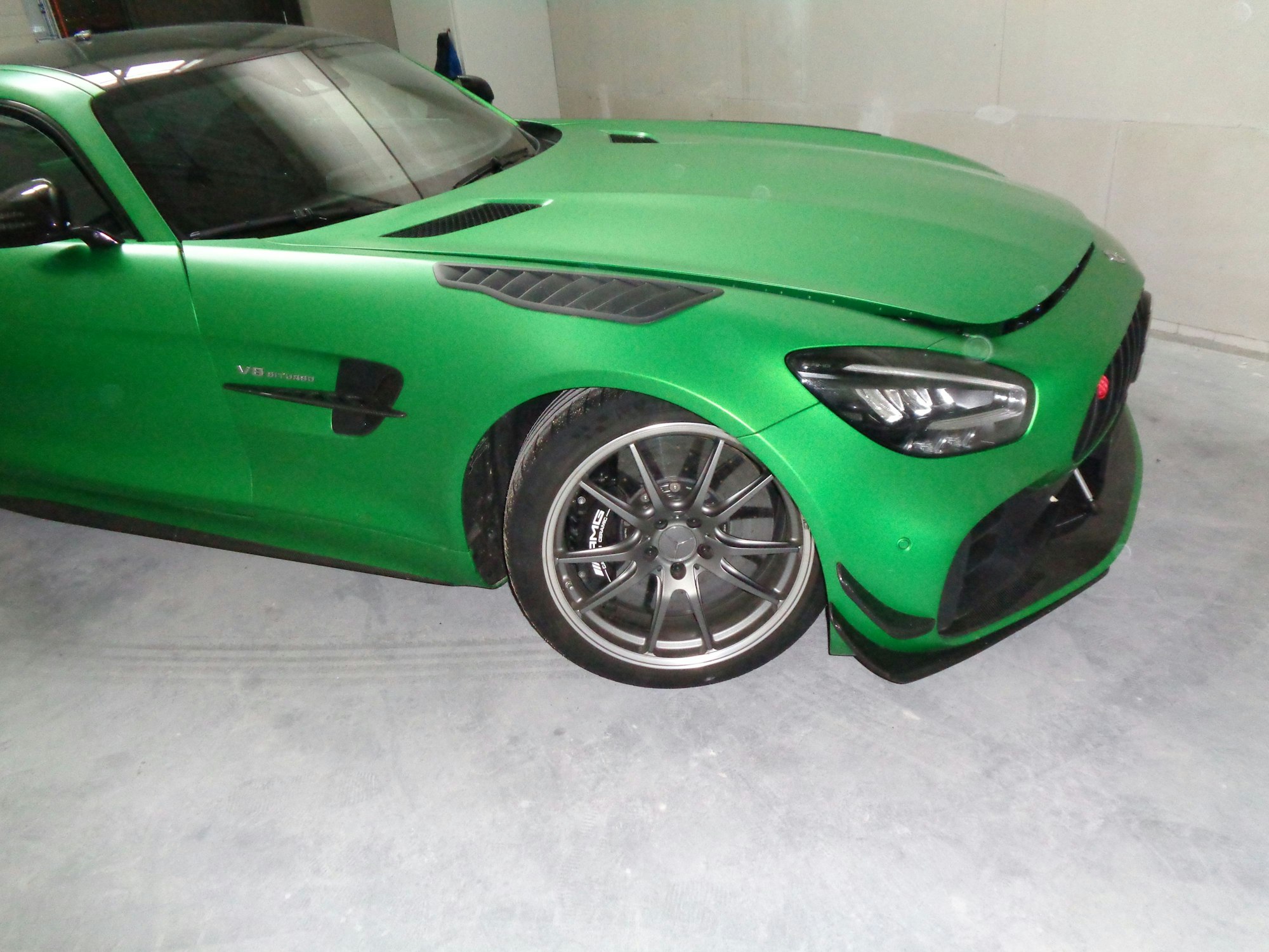 Grüner Luxuswagen von Mercedes, den die Polizei Osnabrück sichergestellt hat.