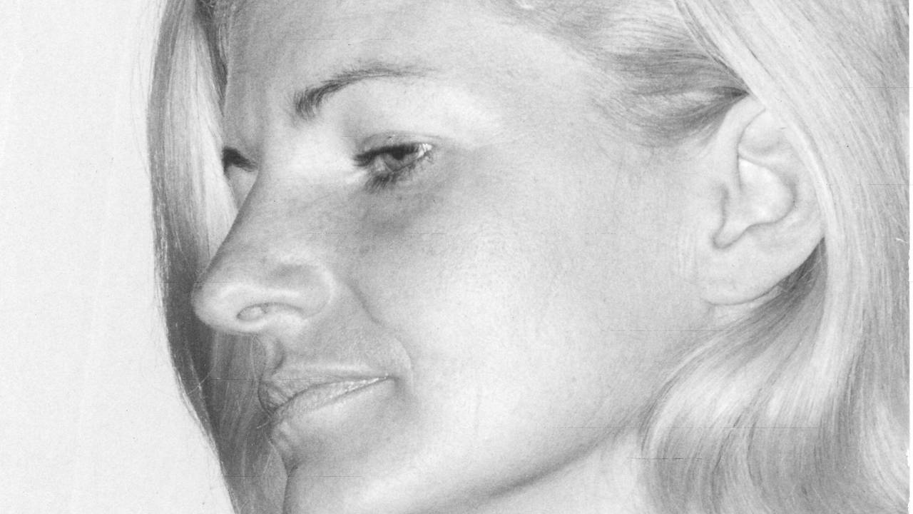 Seitenportrait von Tina Farina