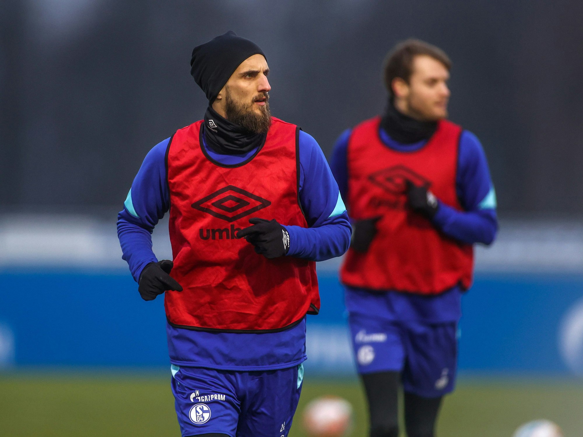 Schalkes Dominick Drexler bei der Laufeinheit.