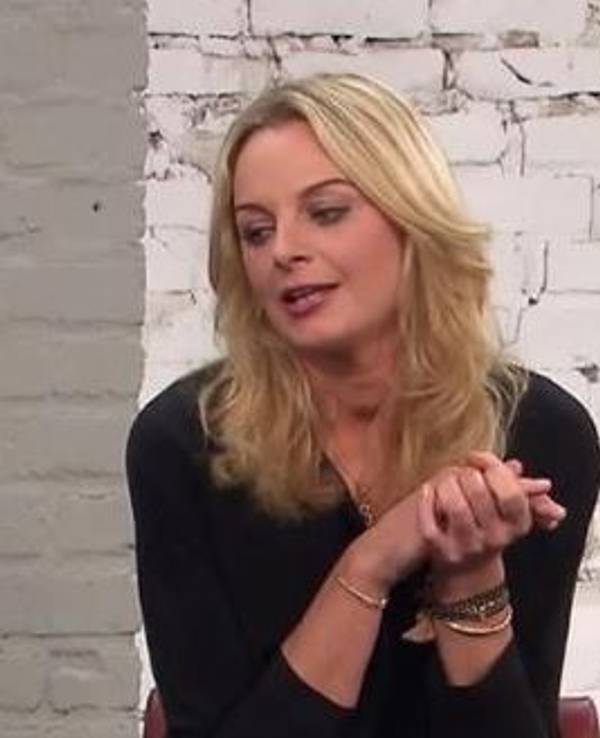 Susanne Steiger bei „Bares für Rares“ im ZDF: Die Händlerin macht bei einem Schmuckstück eine klare Ansage. Das Bild stammt von 2016.