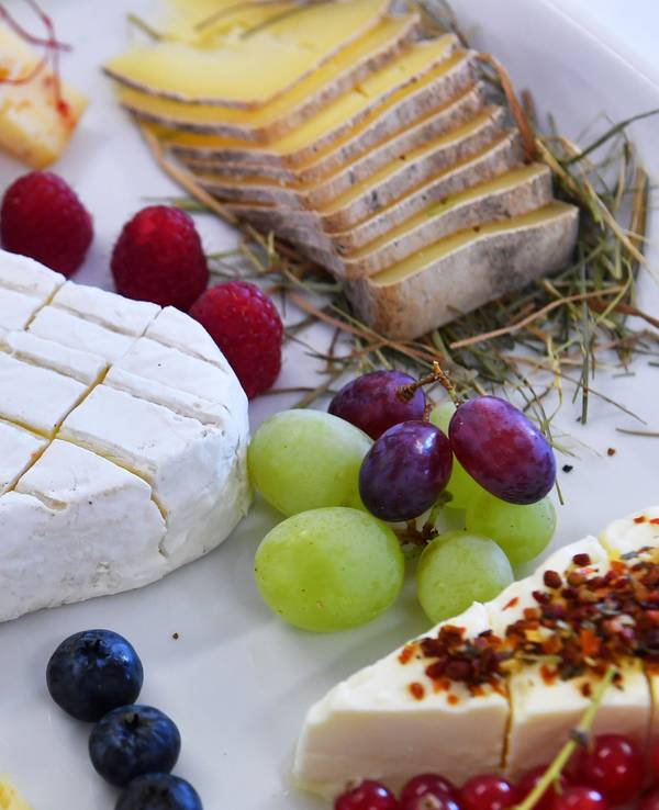 Rückruf: Käse ist aktuell betroffen - darin wurden schädliche Darmbakterien gefunden. Unser Symbolbild ist 2018 gemacht worden.