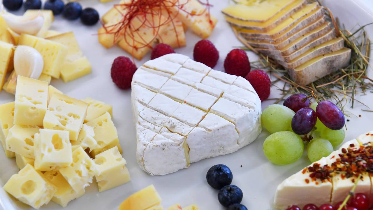 Rückruf: Käse ist aktuell betroffen - darin wurden schädliche Darmbakterien gefunden. Unser Symbolbild ist 2018 gemacht worden.