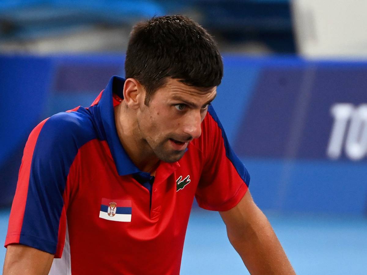 Novak Djokovic: Die Einreise-Posse rund um die Australian Open 2022 lässt die Gemüter aufkochen. Aus Australien bekommt er deftige Schimpfwörter zu hören. Unser Foto zeigt den Tennisspieler 2020.