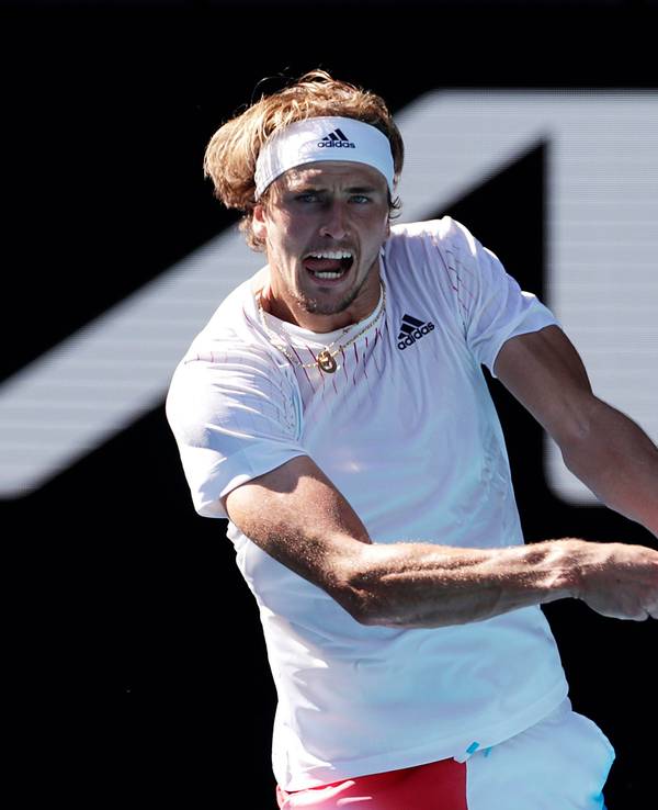 Alexander Zverev spielt den Ball mit der Rückhand.