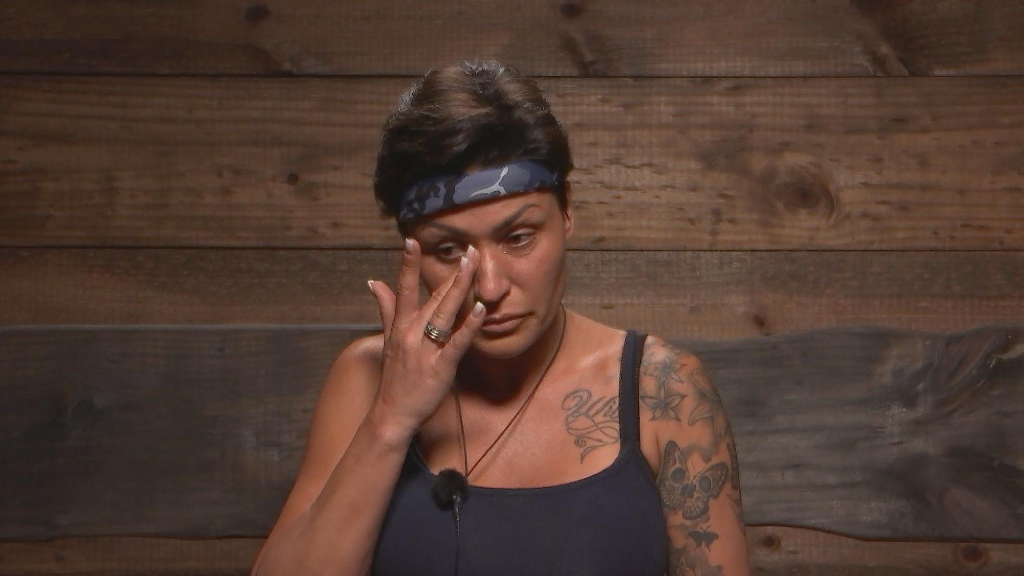 Jasmin Herren wird emotional, Tränen fließen.