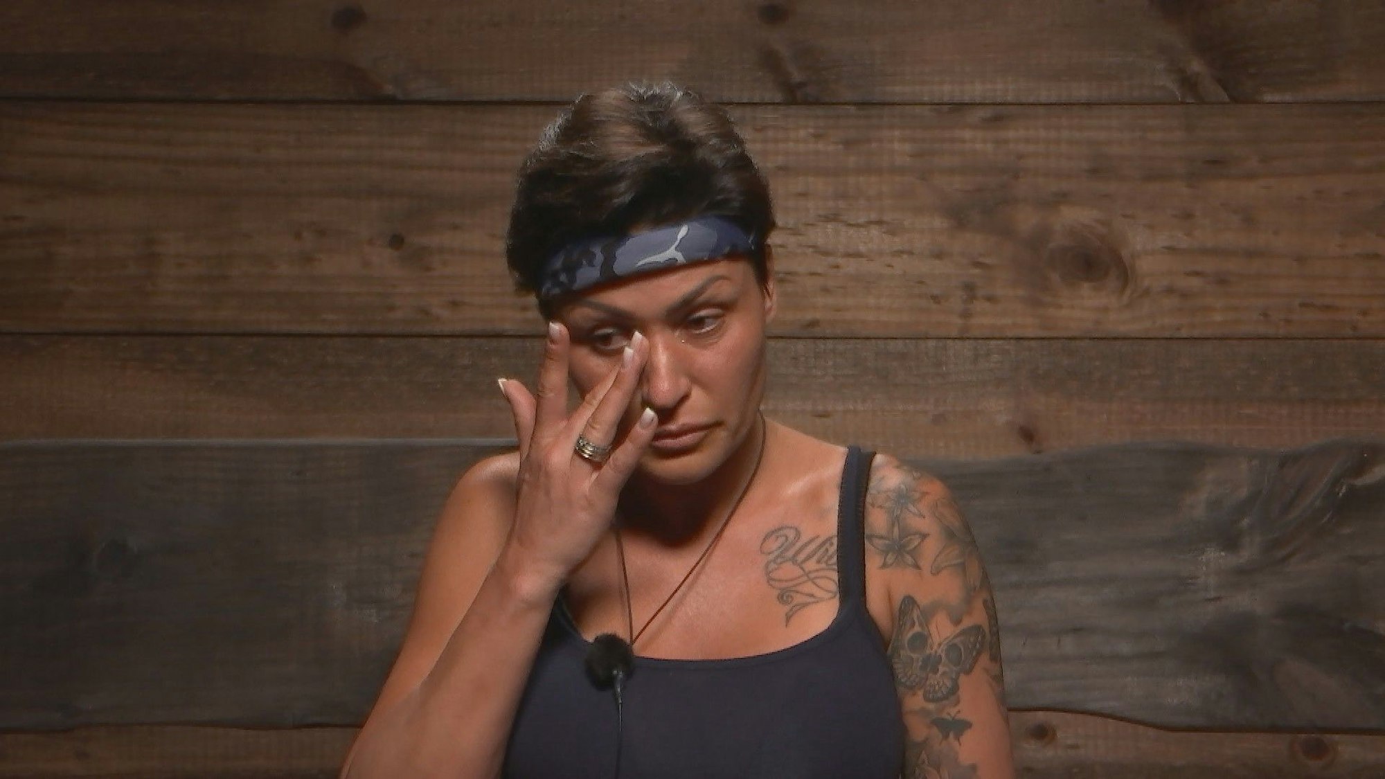 Jasmin Herren wird emotional, Tränen fließen.