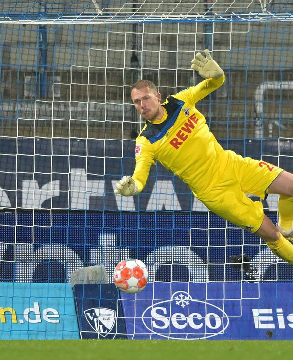 Marvin Schwäbe vom 1. FC Köln bei einer Parade in Bochum