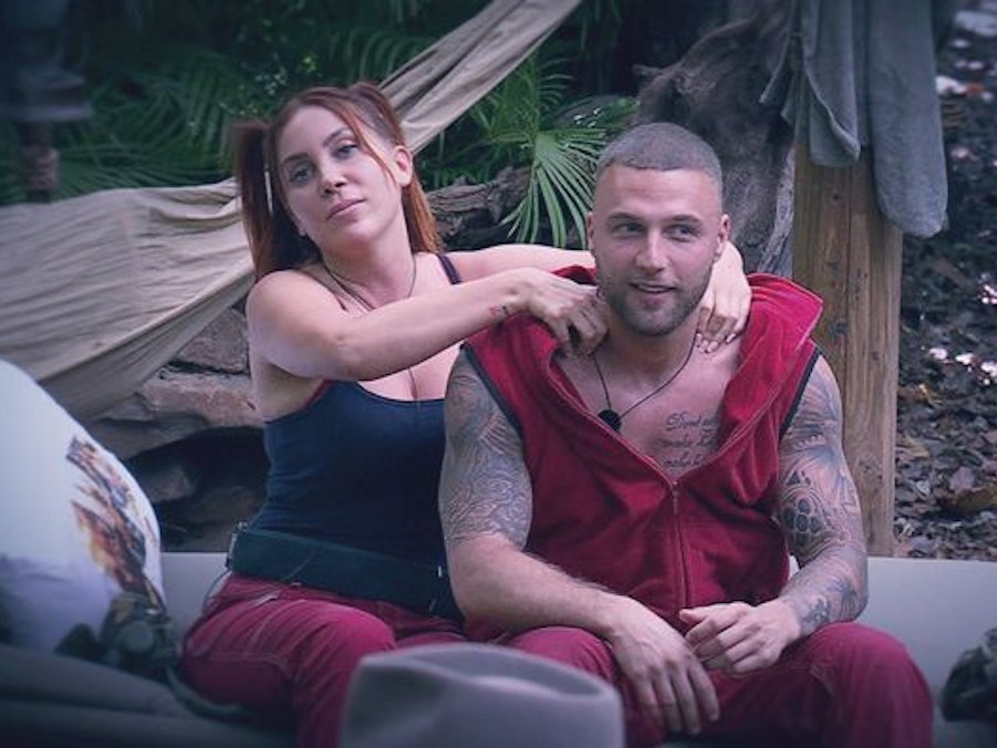 Die verbotene Liebe im Dschungel ist für Tara Tabitha die Hölle: Filip Pavlovic lässt sich zwar massieren, aber lässt seine Verehrerin selbst körperlich weitestgehend abblitzen.