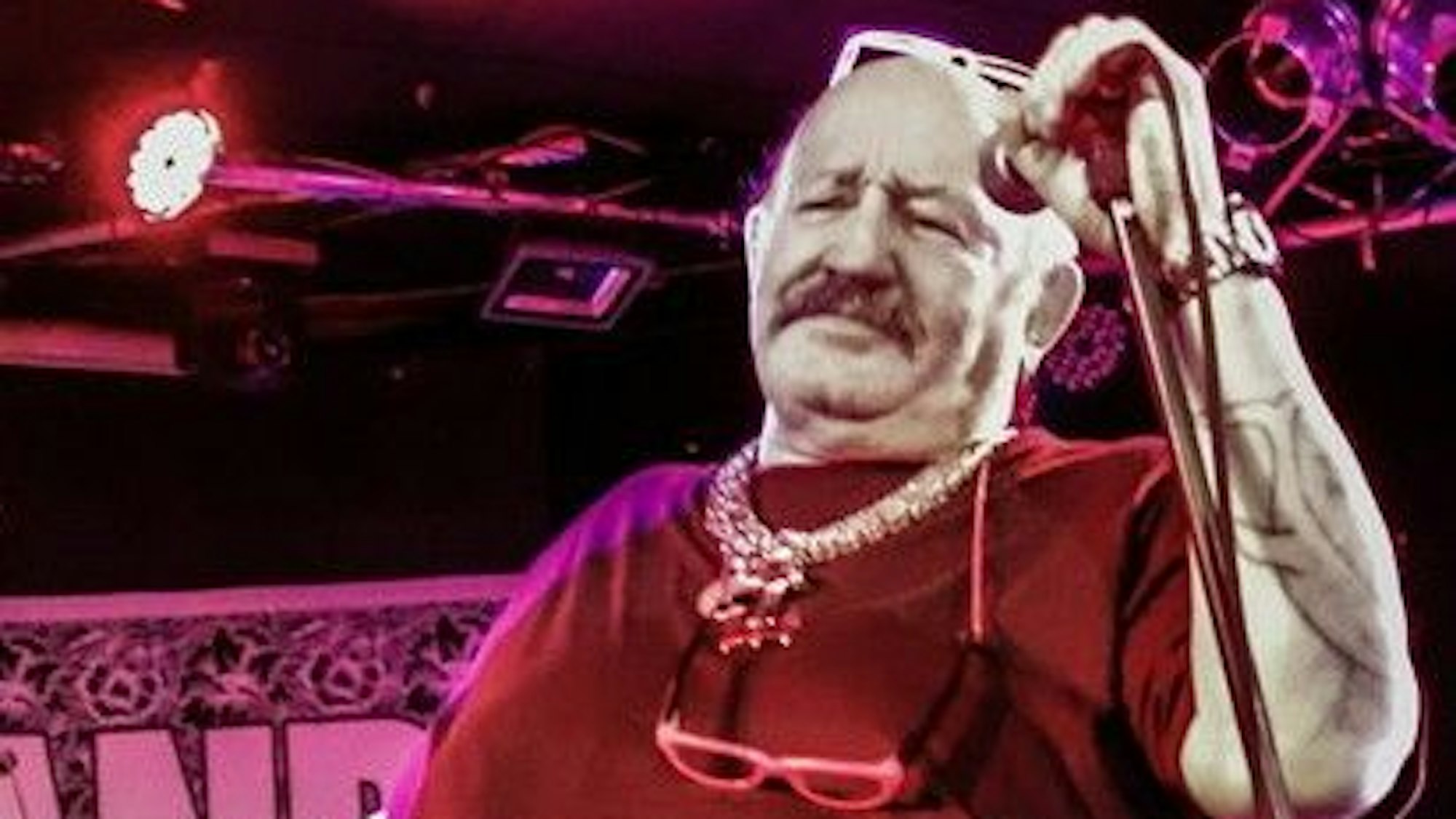 Jürgen Zeltinger auf der Bühne.