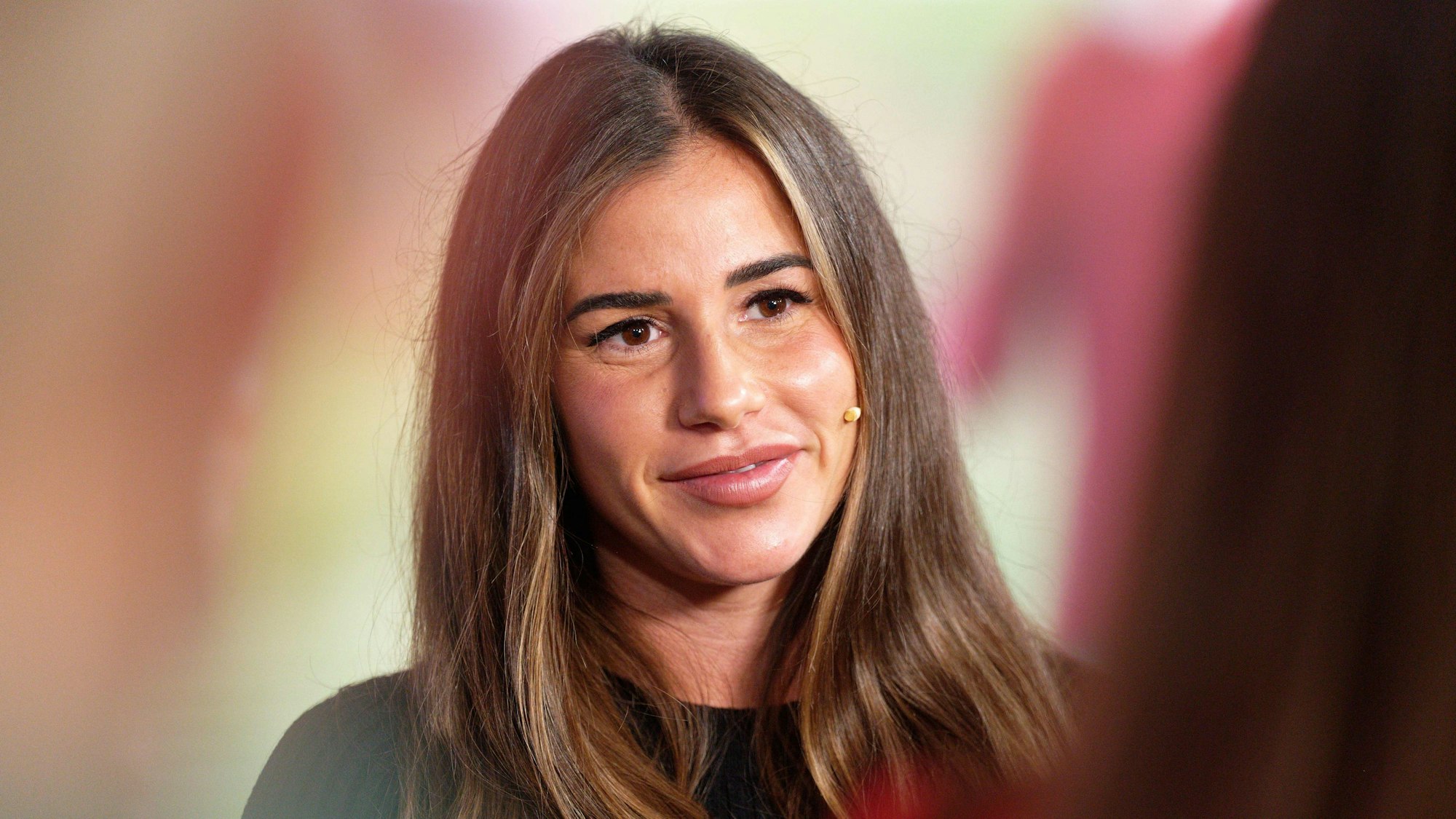 Die Sängerin Sarah Engels steht beim 26. RTL-Spendenmarathon im Studio.