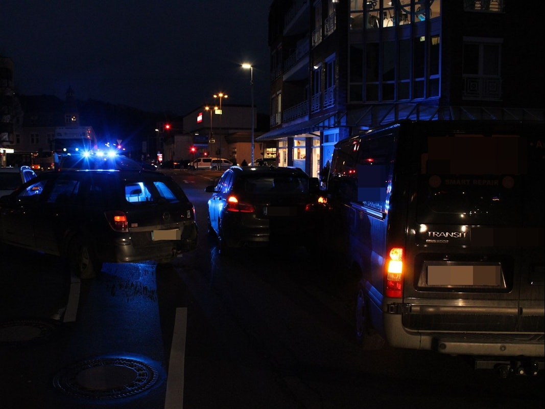 Die verunglückten Autos am frühen Morgen in Eitorf.