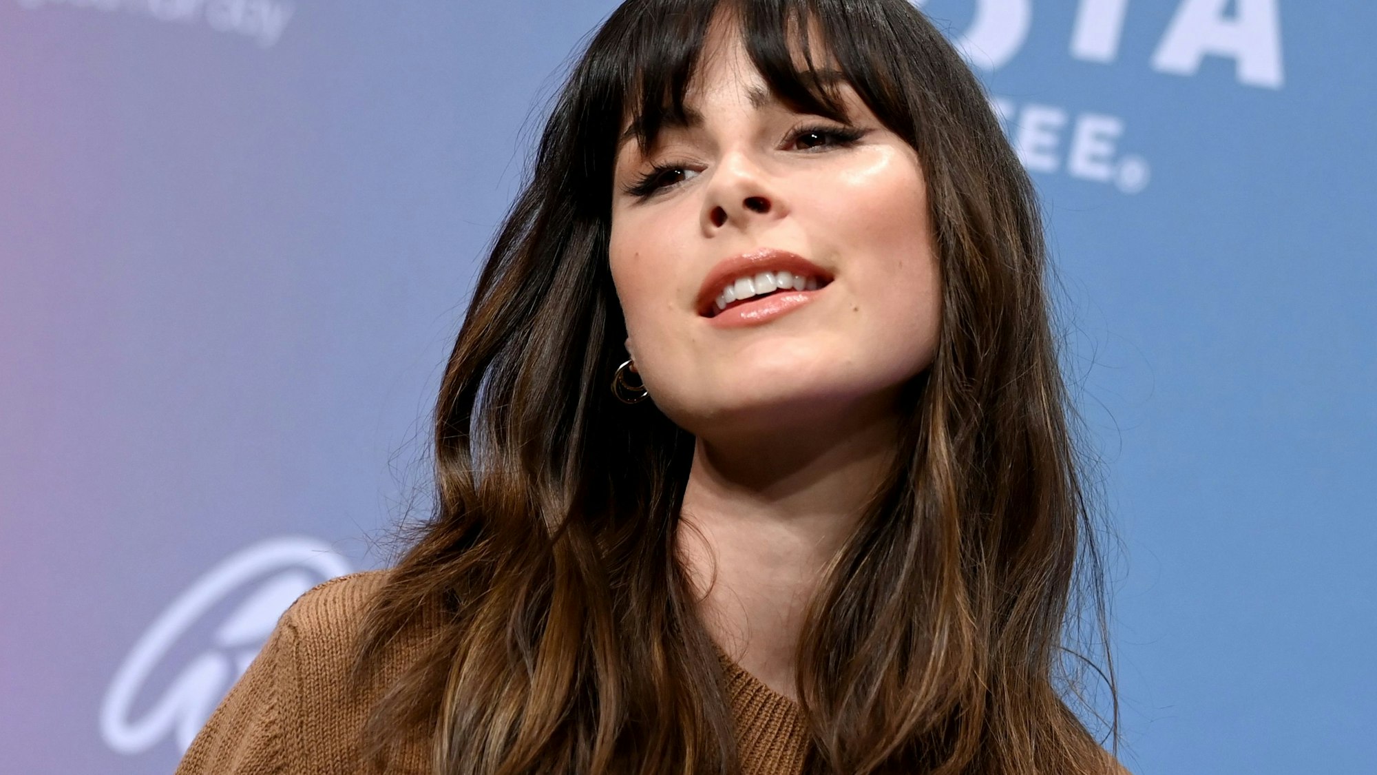 Lena Meyer-Landrut, Sängerin, kommt zu ihrer Show „a lott less by Lena Meyer-Landrut“ bei der About You Fashion Week ins Berliner Kraftwerk. Das Bild entstand am 15. September 2021.