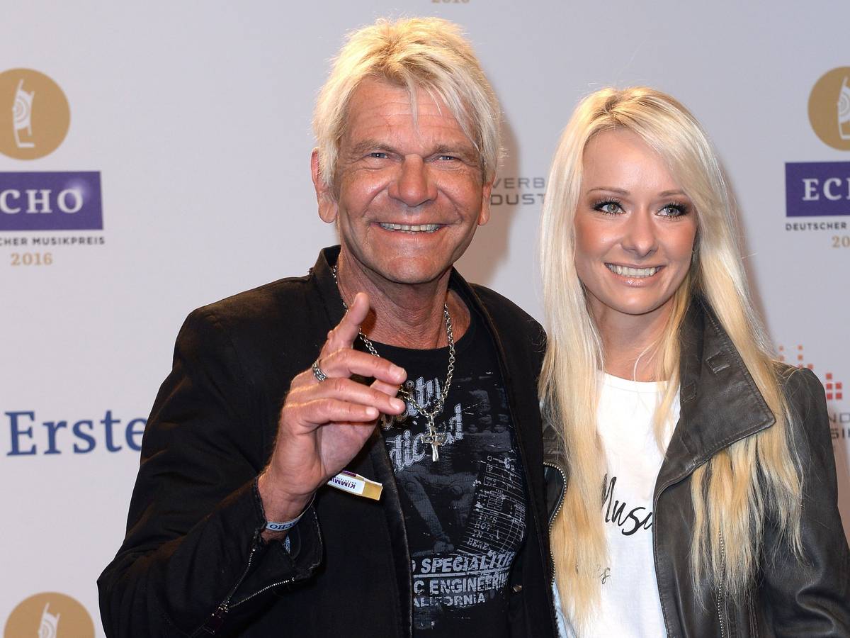 Matthias Reim und Christin Stark posieren.