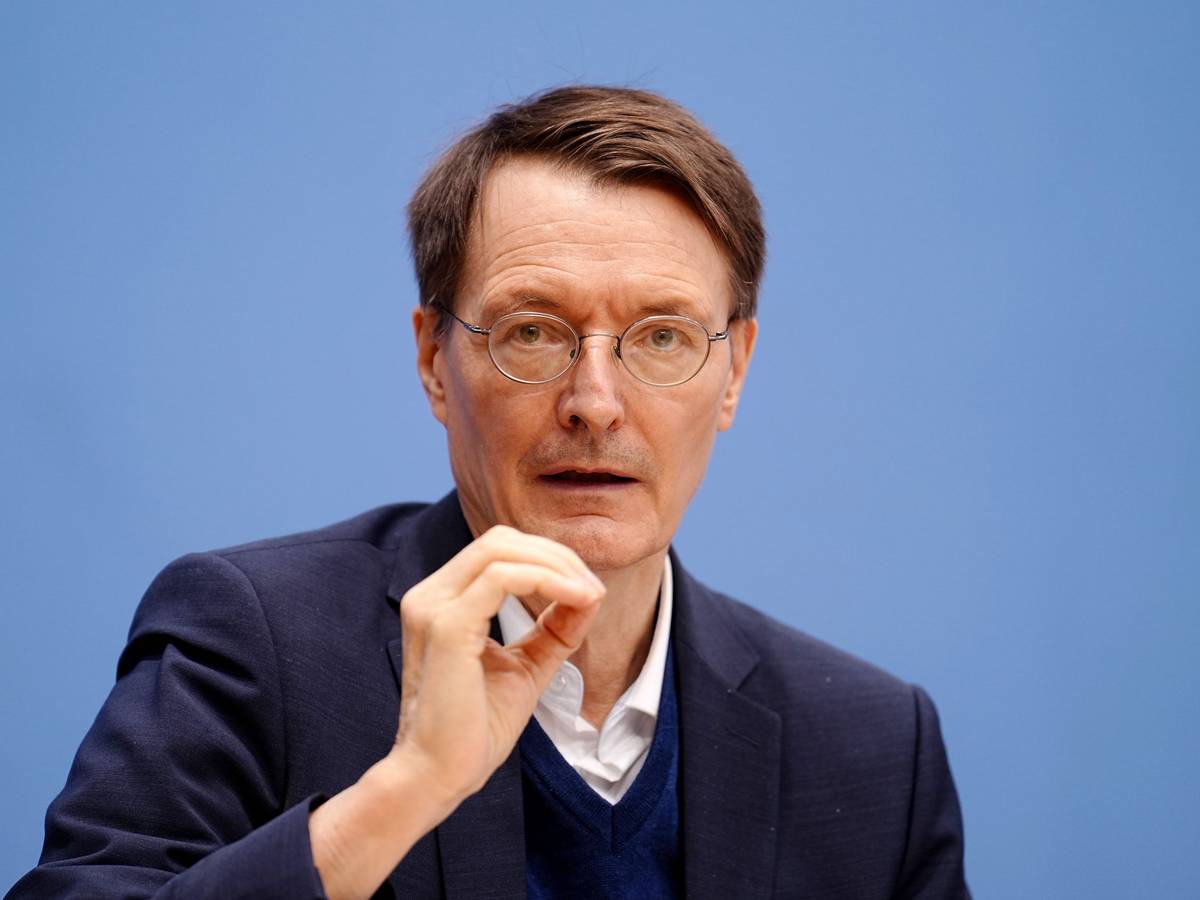 Karl Lauterbach (SPD), Bundesminister für Gesundheit, äußert sich in der Bundespressekonferenz zur aktuellen Corona-Lage.