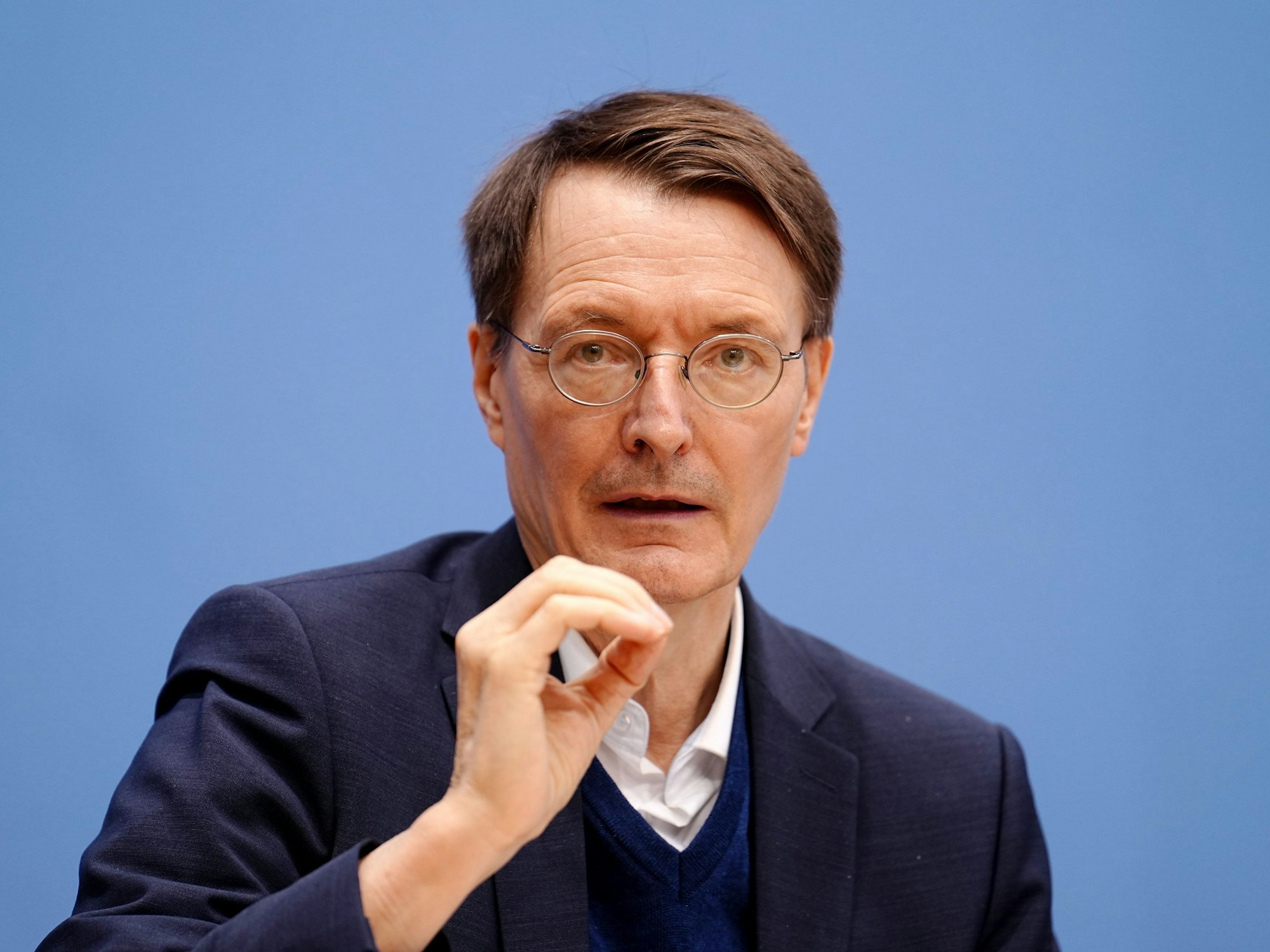 Karl Lauterbach (SPD), Bundesminister für Gesundheit, äußert sich in der Bundespressekonferenz zur aktuellen Corona-Lage.