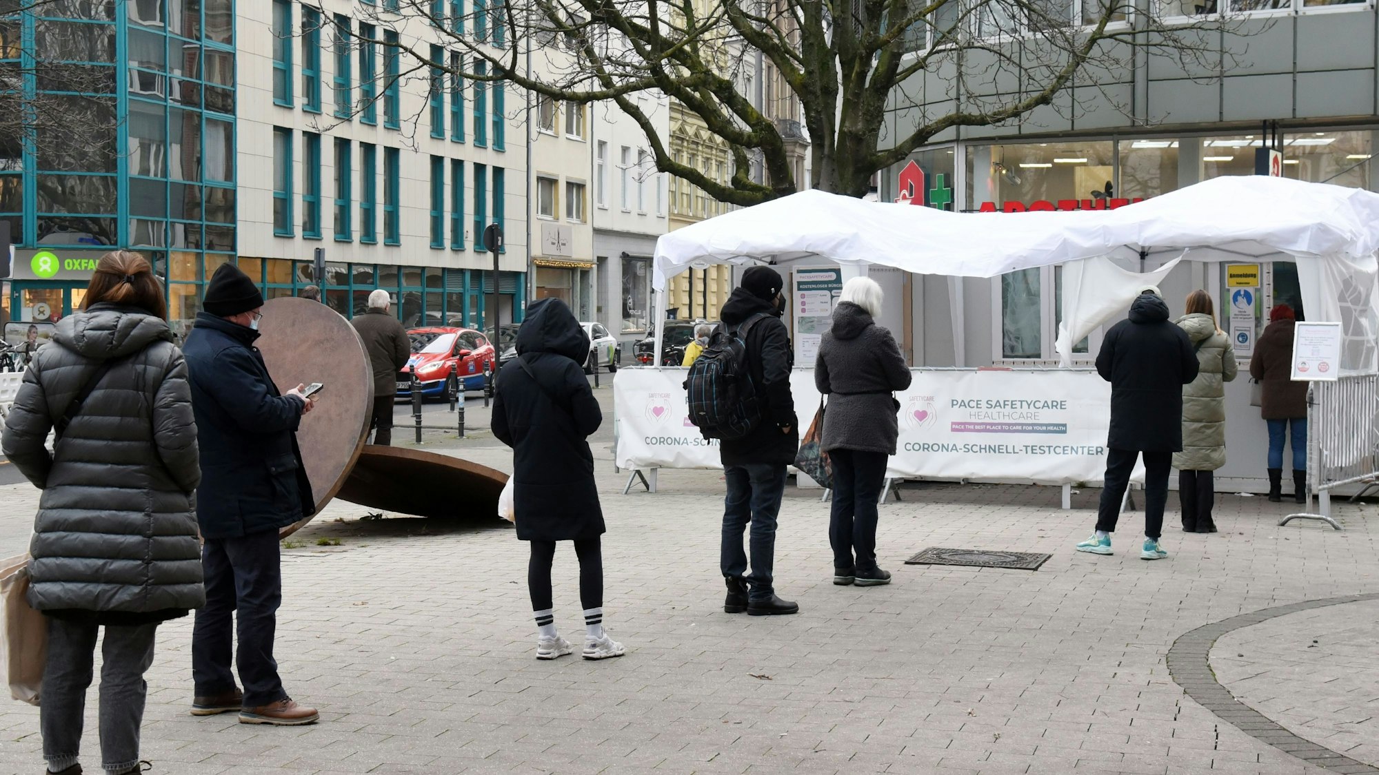 Köln.
Ein Container steht als Corona Schnelltest Center auf dem Friesenplatz.