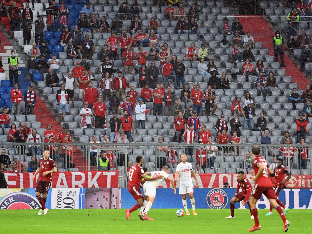 Bayerische Staatsregierung verkündet Rückkehr der Fans. Allianz-Arena wieder mit bis zu 10.000 Fans.