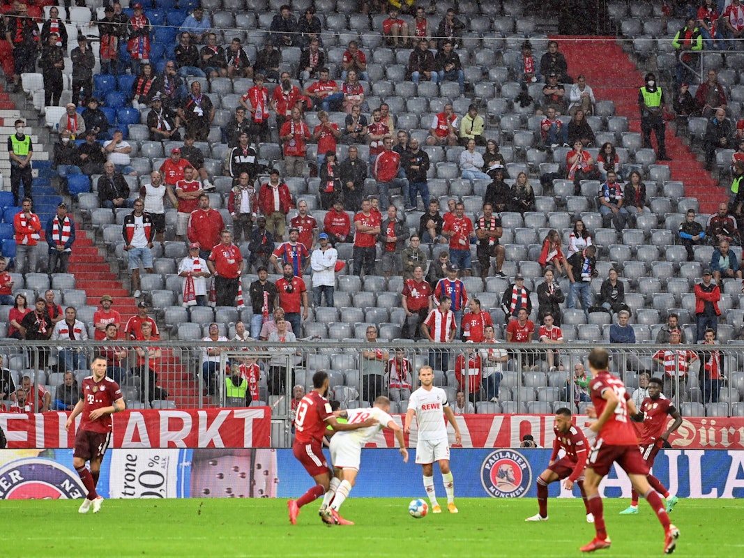 Bayerische Staatsregierung verkündet Rückkehr der Fans. Allianz-Arena wieder mit bis zu 10.000 Fans.