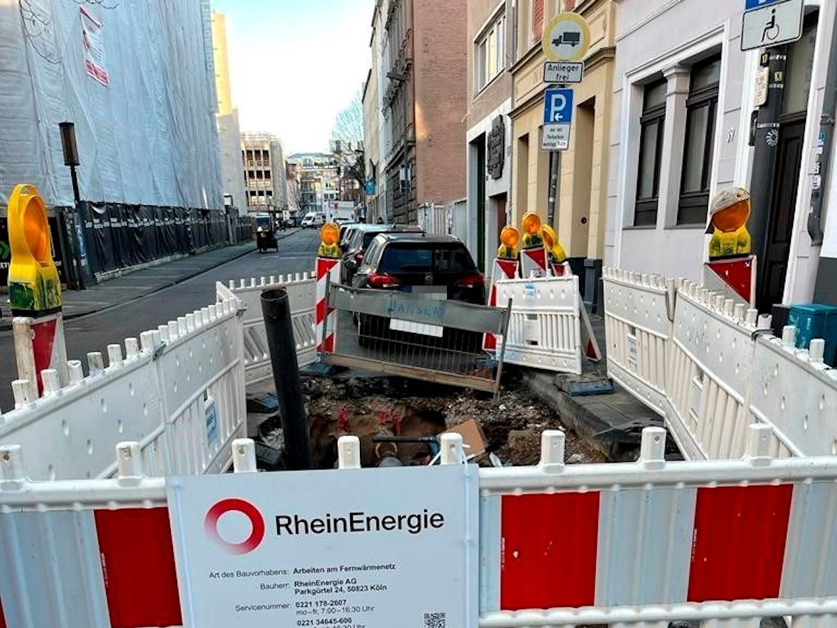 In Köln sorgt eine Baustelle am Friesenwall für kuriose Unfälle.