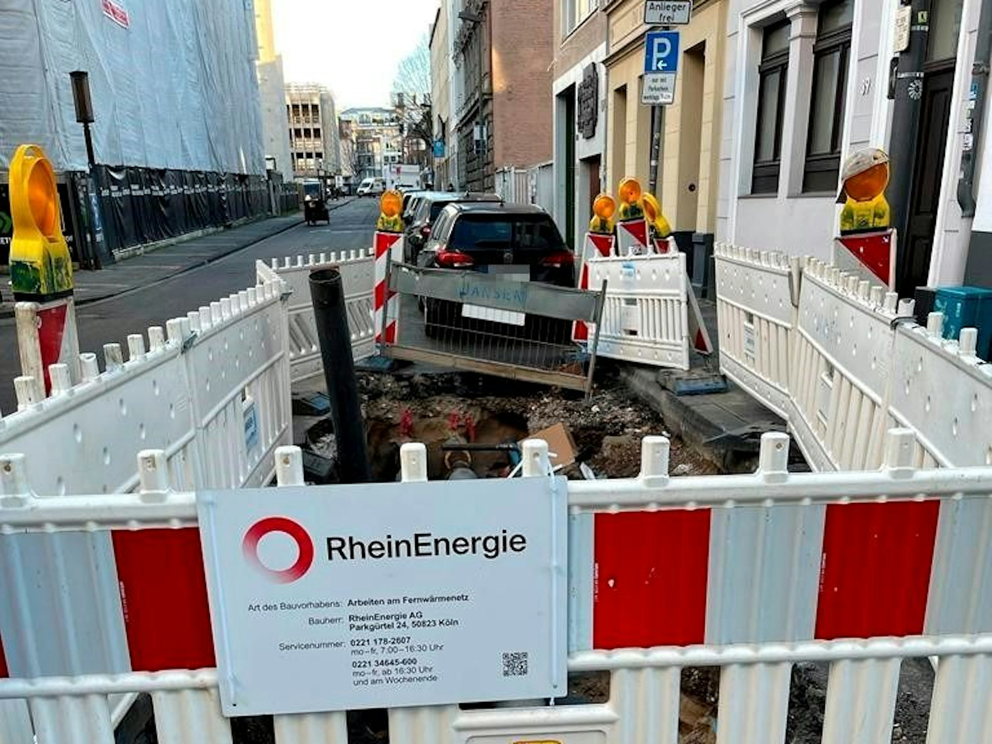 In Köln sorgt eine Baustelle am Friesenwall für kuriose Unfälle.
