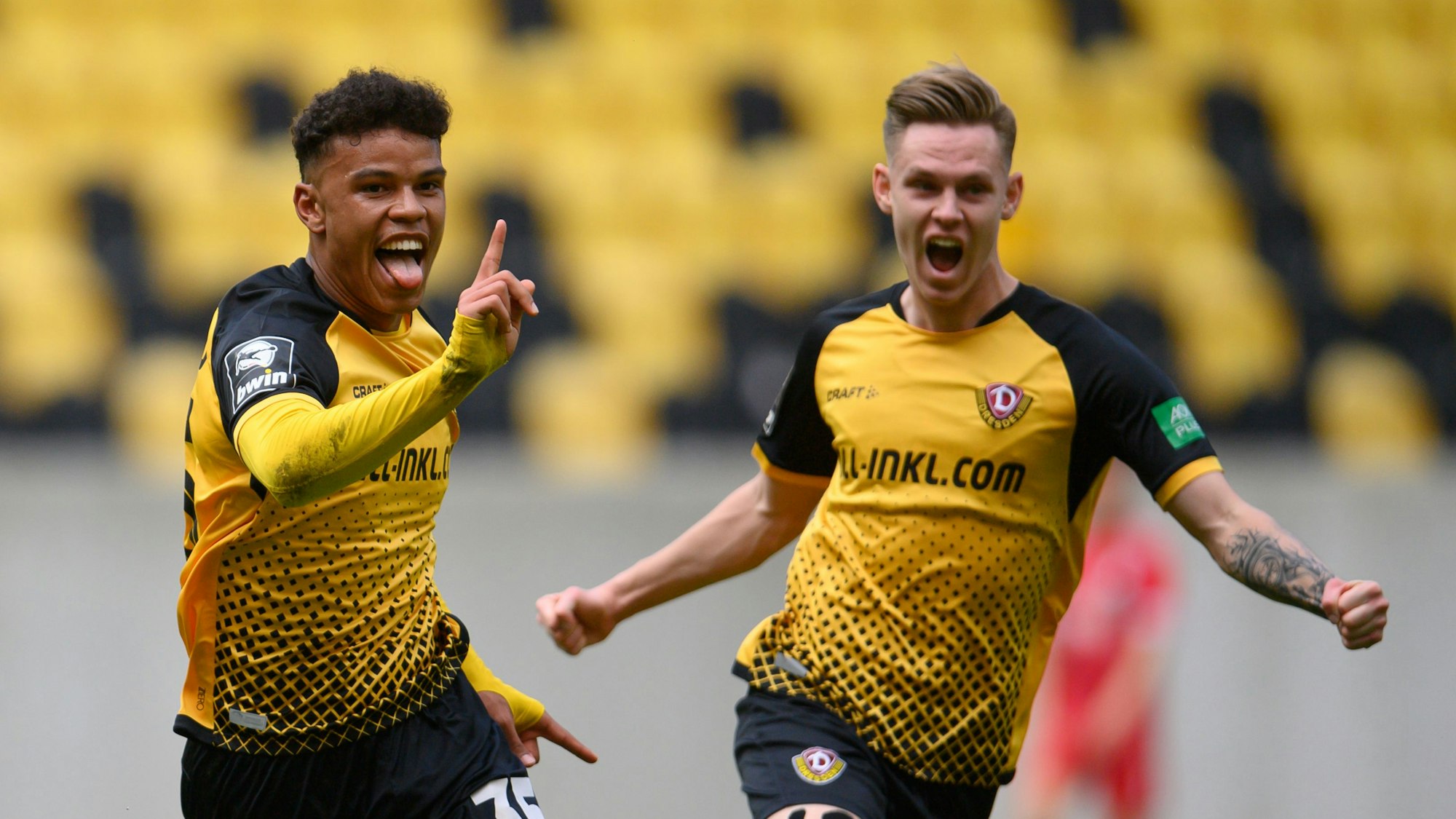 Ransford Königsdörffer und Julius Kade jubeln