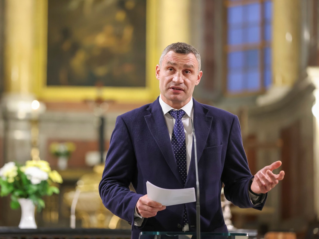 Vitali Klitschko, Oberbürgermeister von Kiew, hält die Rede zur Demokratie nach dem Friedensgebet in der Nikolaikirche in Leipzig am 9. Oktober 2021.