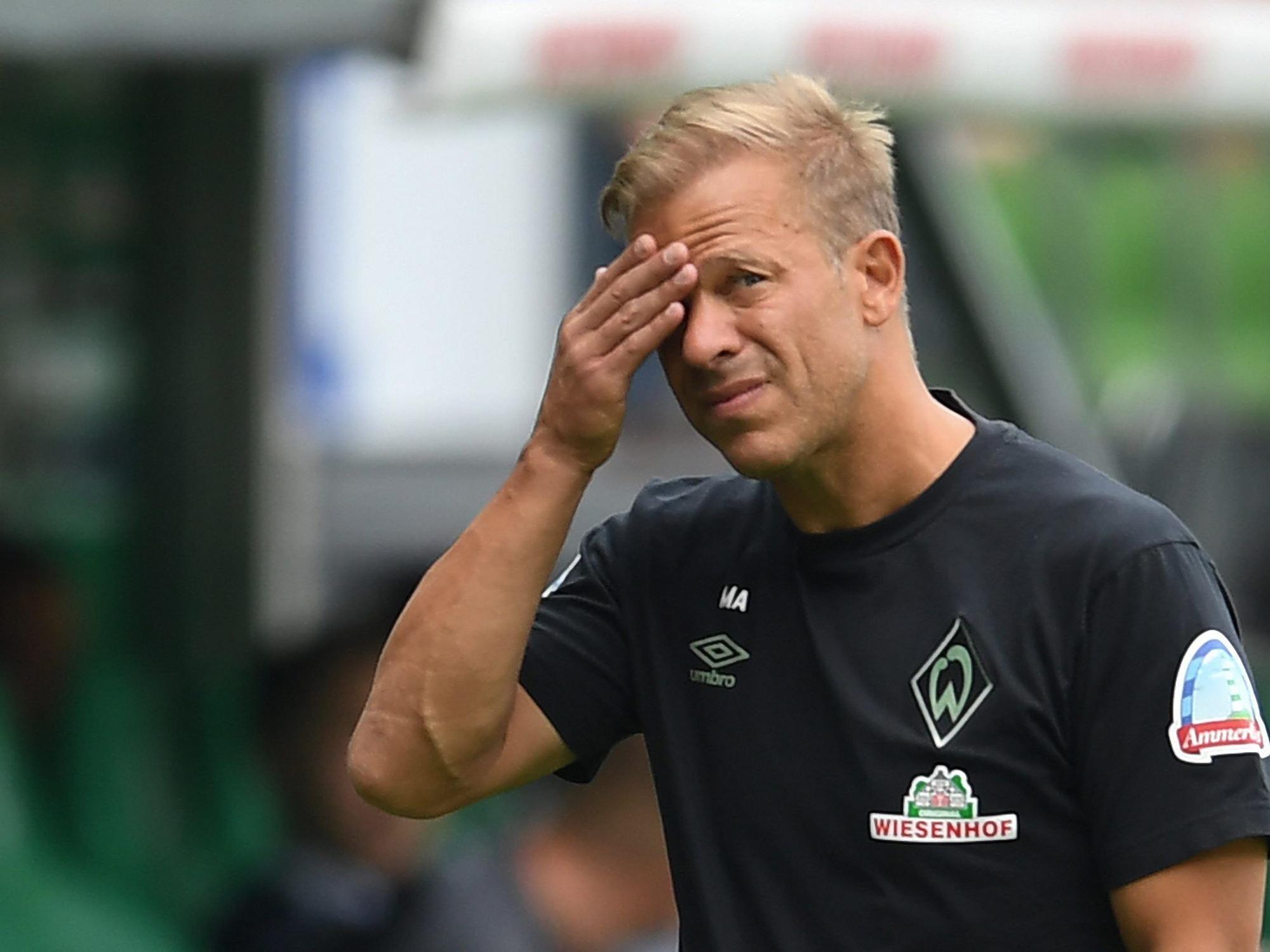Werders damaliger Trainer Markus Anfang steht an der Seitenlinie. Der ehemalige Werder-Trainer Anfang darf wegen der Nutzung eines gefälschten Impfpasses in dieser Saison nicht mehr als Trainer arbeiten.