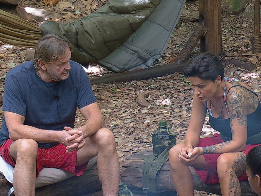 Jasmin Herren und Peter Althof im Dschungelcamp 2022.