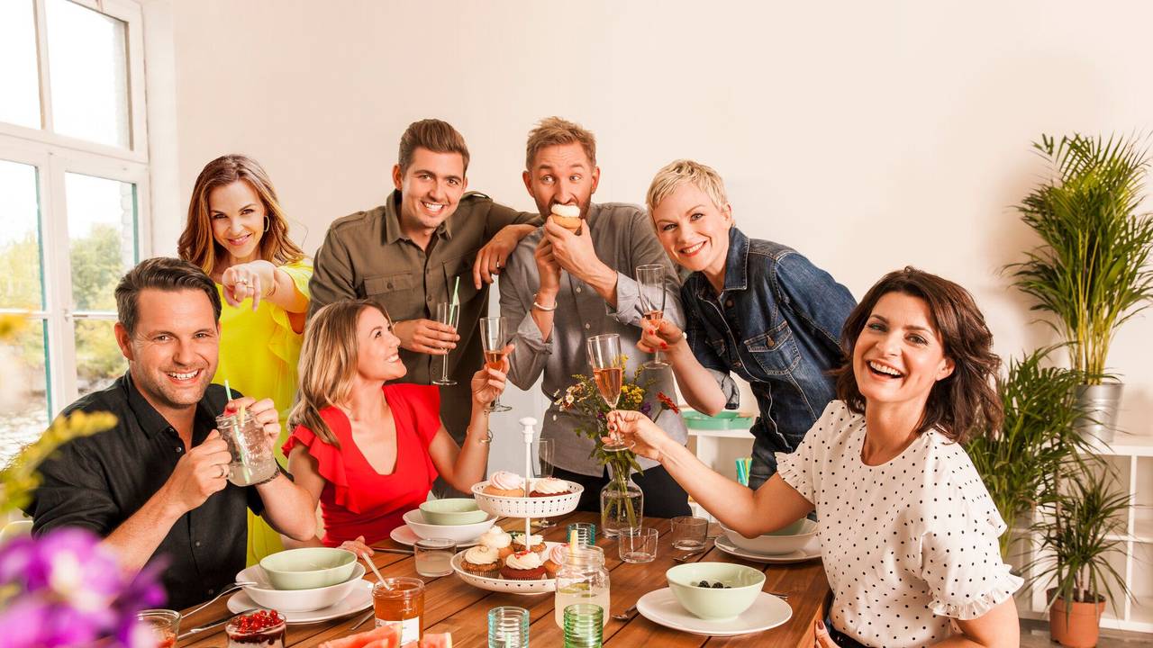 Das "SAT.1-Frühstücksfernsehen" lädt zum Sonntagsbrunch: SAT.1 zeigt die beliebteste Morning-Show Deutschlands vom 24. Oktober 2021 bis Weihnachten (9:00 bis 11:00 Uhr) auch am Sonntag - moderiert vom Daniel Boschmann, Karen Heinrichs, Annika Lau, Marlene Lufen, Matthias Killing und Chris Wackert im Wechsel.