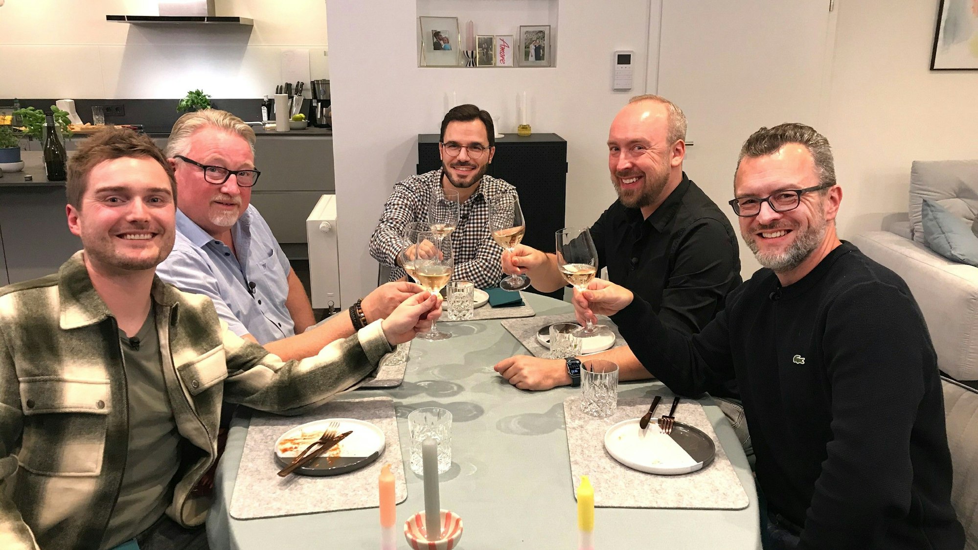 Die Hannover-Runde von „Das perfekte Dinner“ auf Vox. Das Bild stammt aus der Sendung vom 27. Januar 2022.
