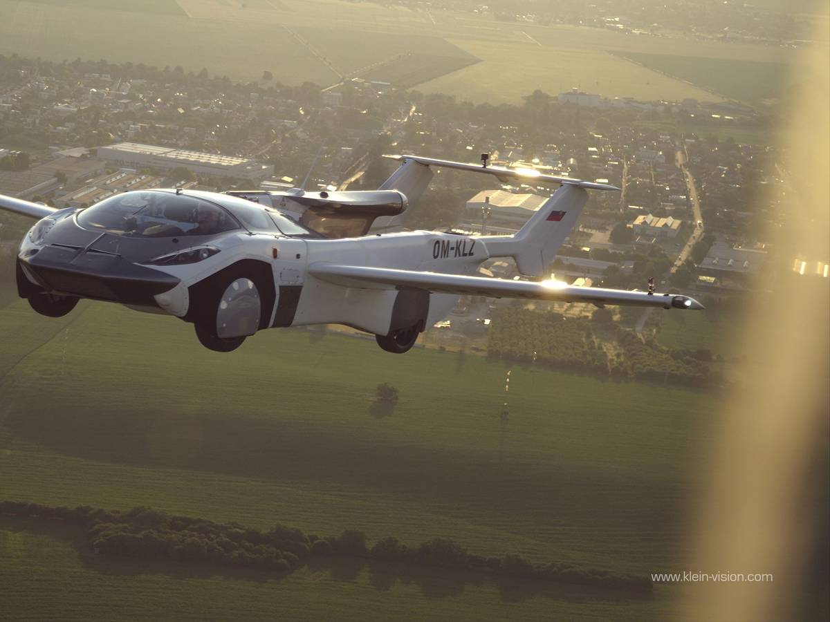 Die slowakische Herstellerfirma Klein Vision hat die erste offizielle Flugerlaubnis für ihr fliegendes Auto „AirCar“ erhalten.