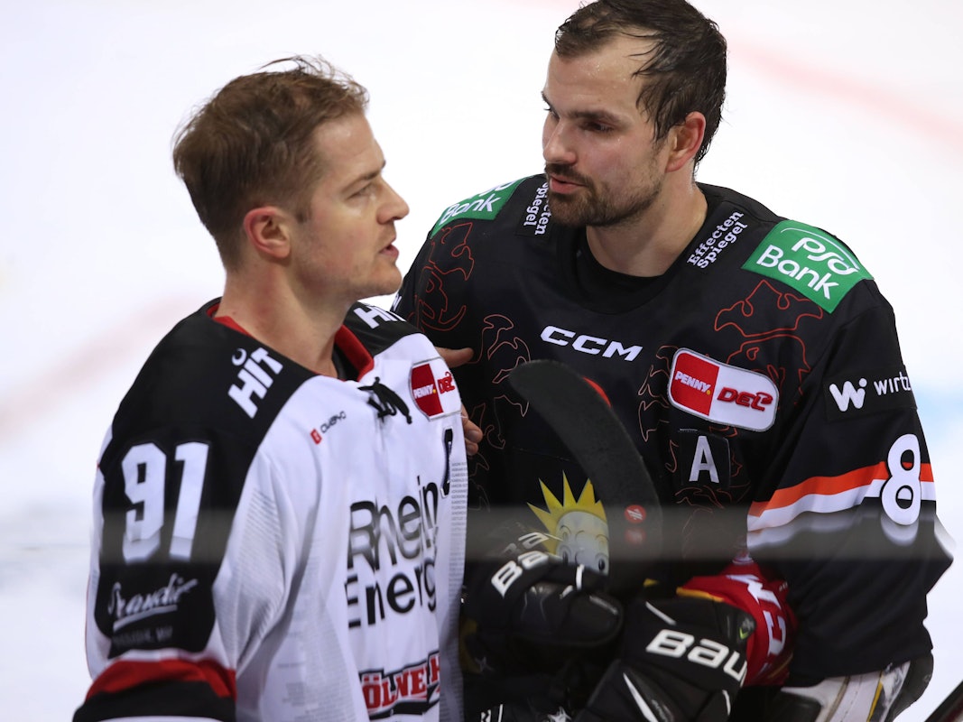 Moritz Müller spricht mit Marco Nowak