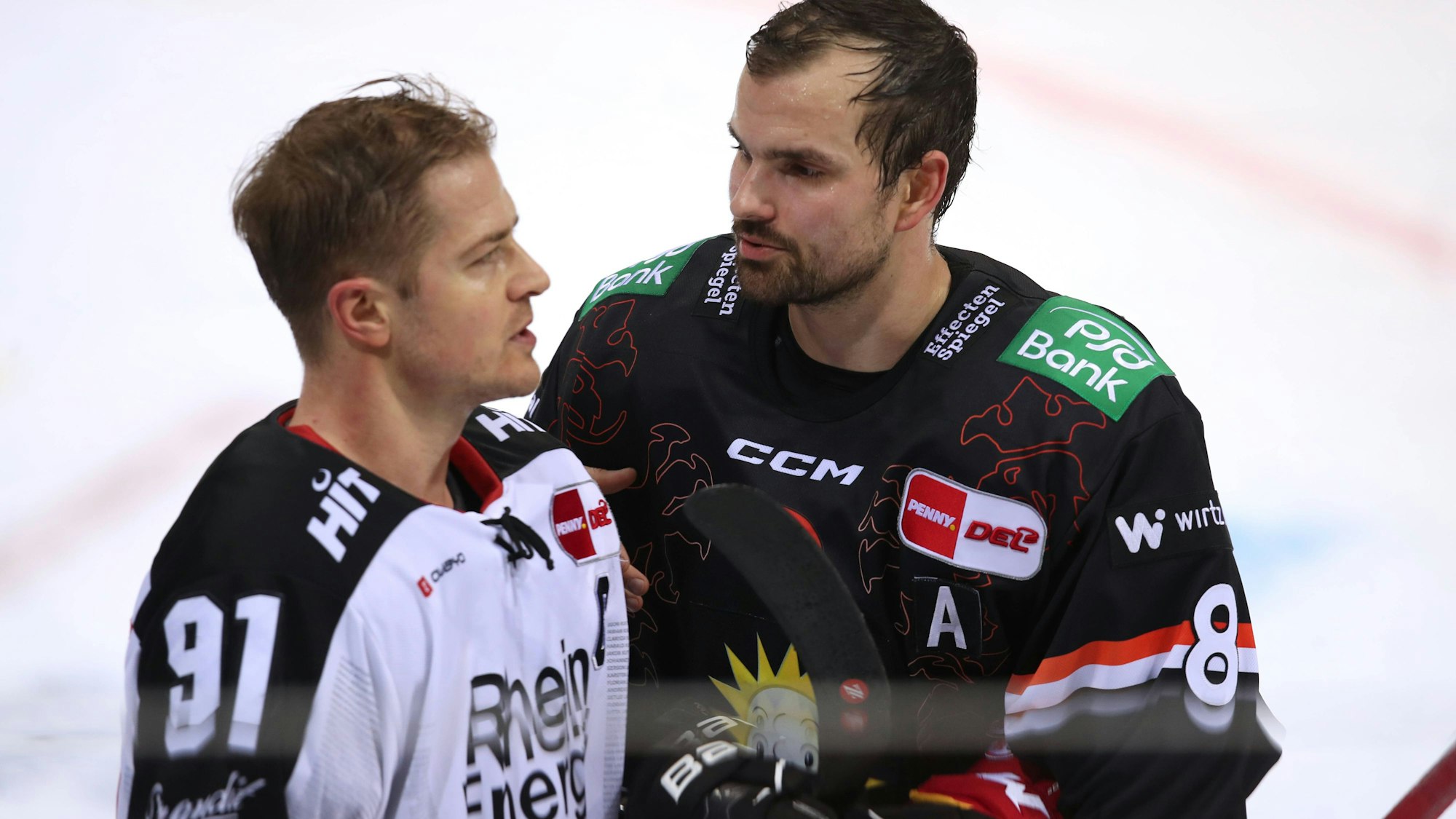 Moritz Müller spricht mit Marco Nowak
