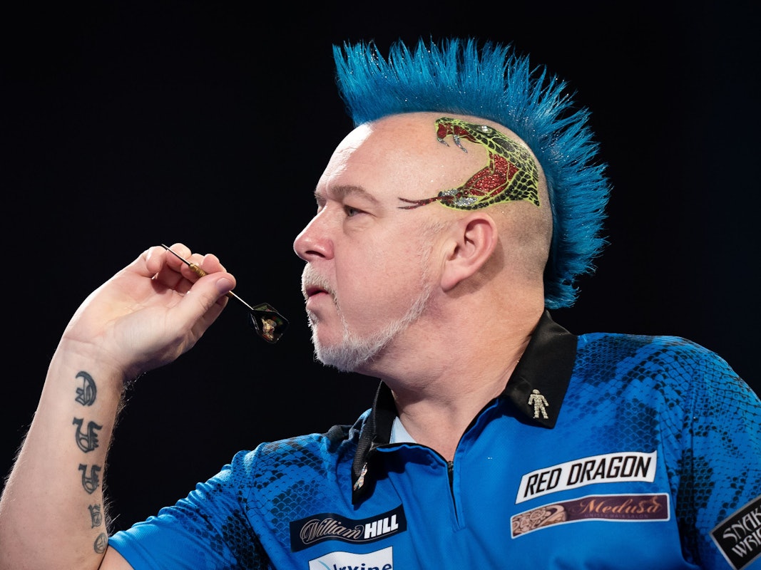 Peter Wright wirft einen Darts-Pfeil