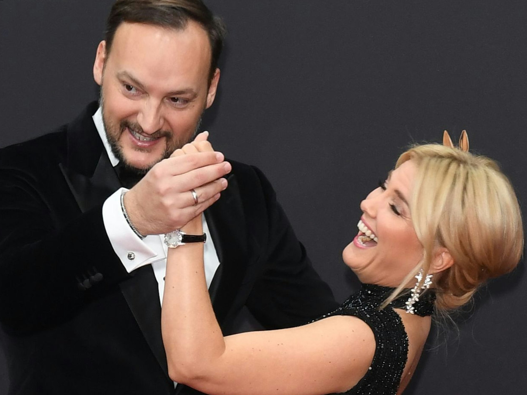 Jennifer Knäble, Moderatorin, und ihr Mann Felix Moese auf dem roten Teppich der 71. Bambi-Verleihung am 21. November 2019.