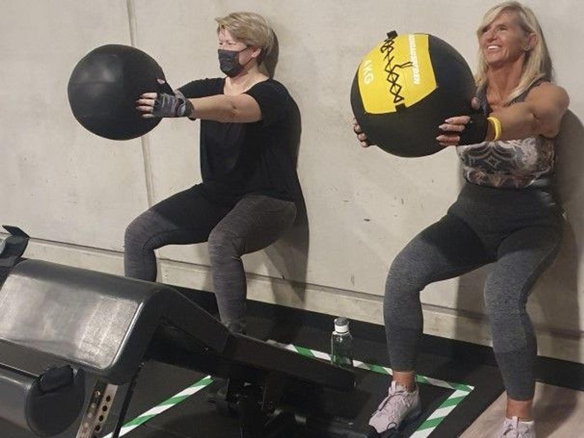 Brigitte Theisen beim Training mit Schützling.