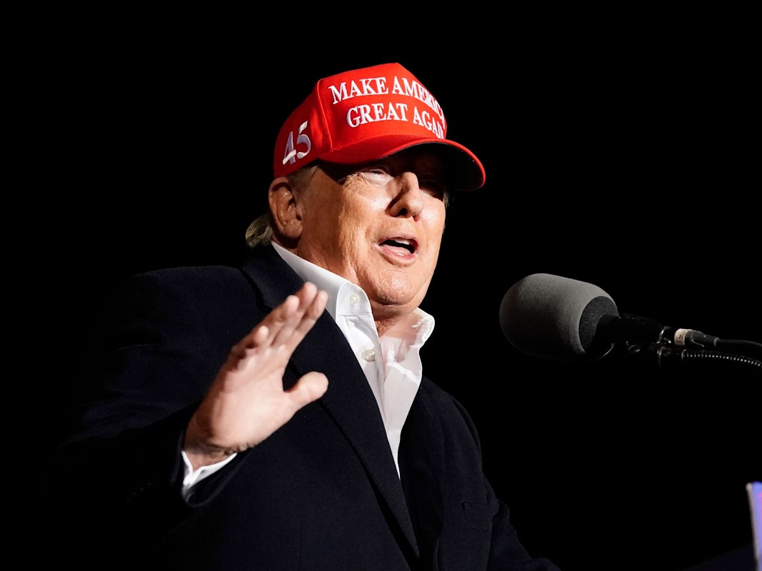 Der republikanische Ex-Präsident Donald Trump spricht bei einer Veranstaltung in Florence im US-Bundesstaat Arizona.