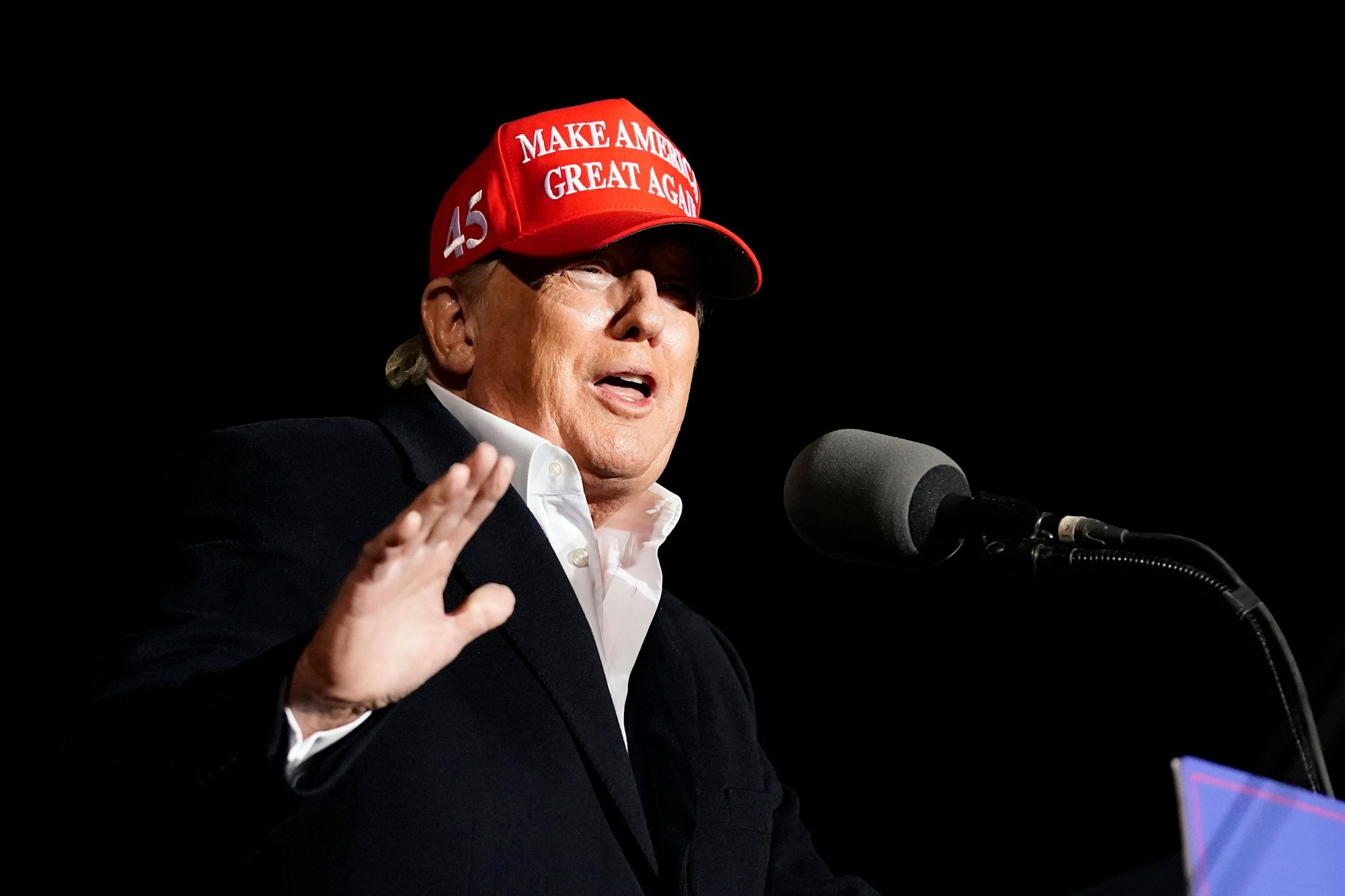 Der republikanische Ex-Präsident Donald Trump spricht bei einer Veranstaltung in Florence im US-Bundesstaat Arizona.
